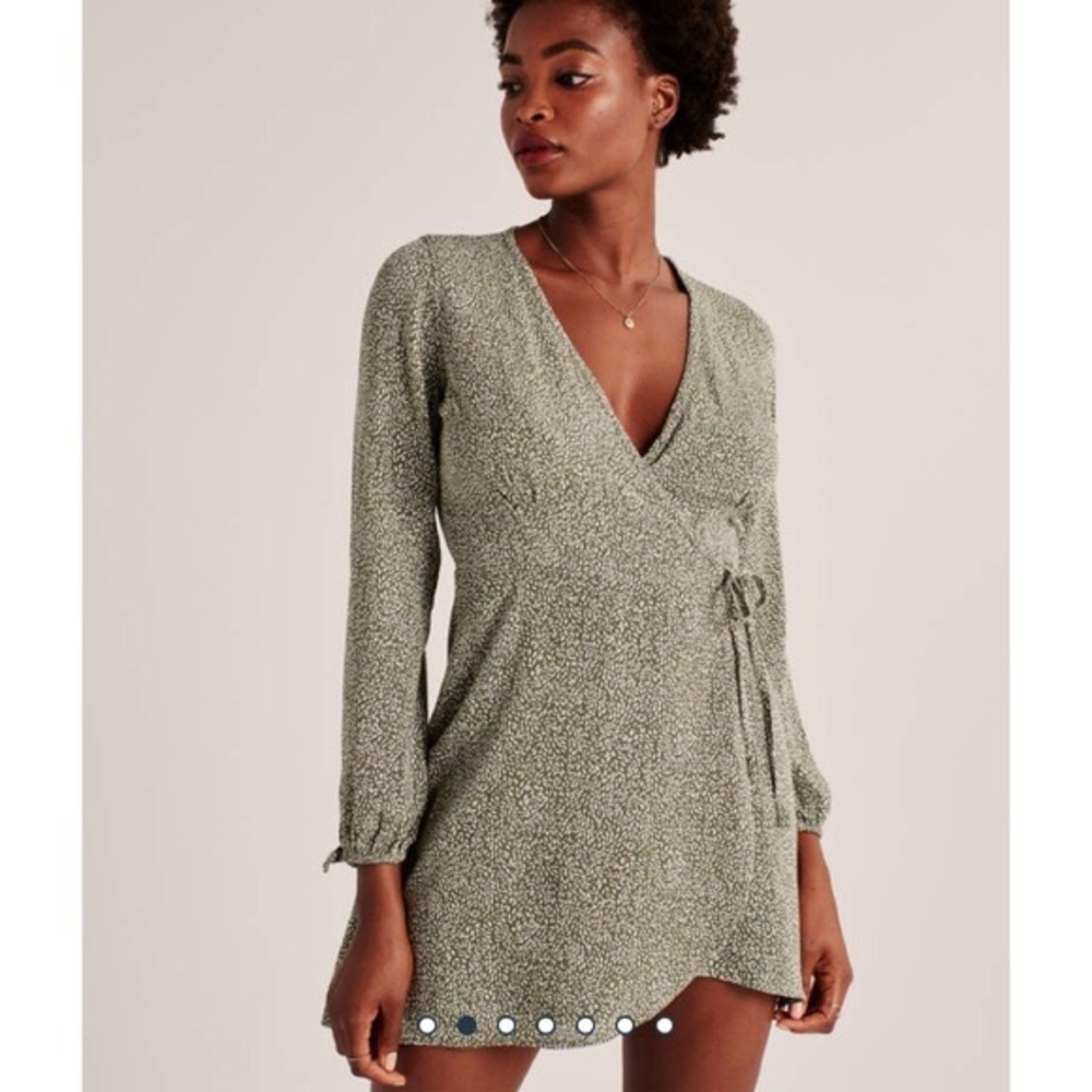 Abercrombie long sleeve wrap dress with green and white pattern. Size s.